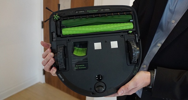 Roomba S9 and its Battery