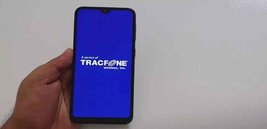 How to Use a Tracfone SIM With an iPhone